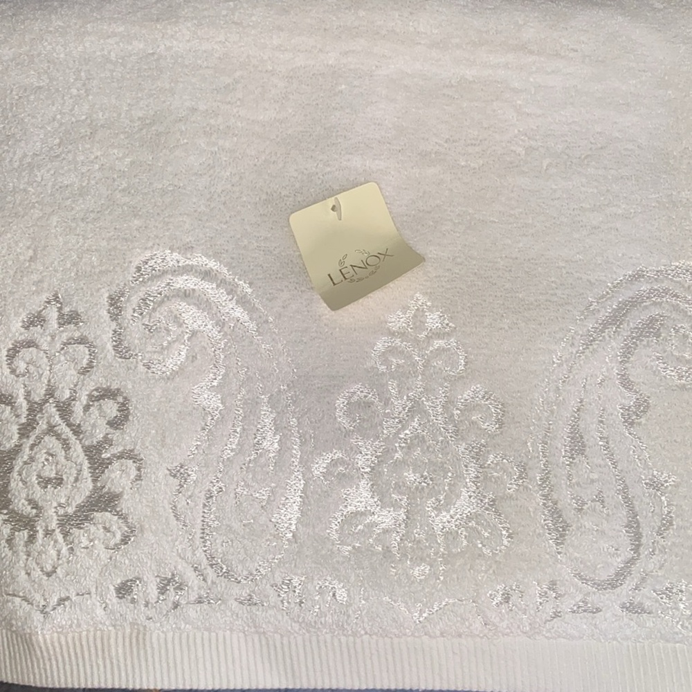 Set Of Two Vintage Lenox Bath Towels